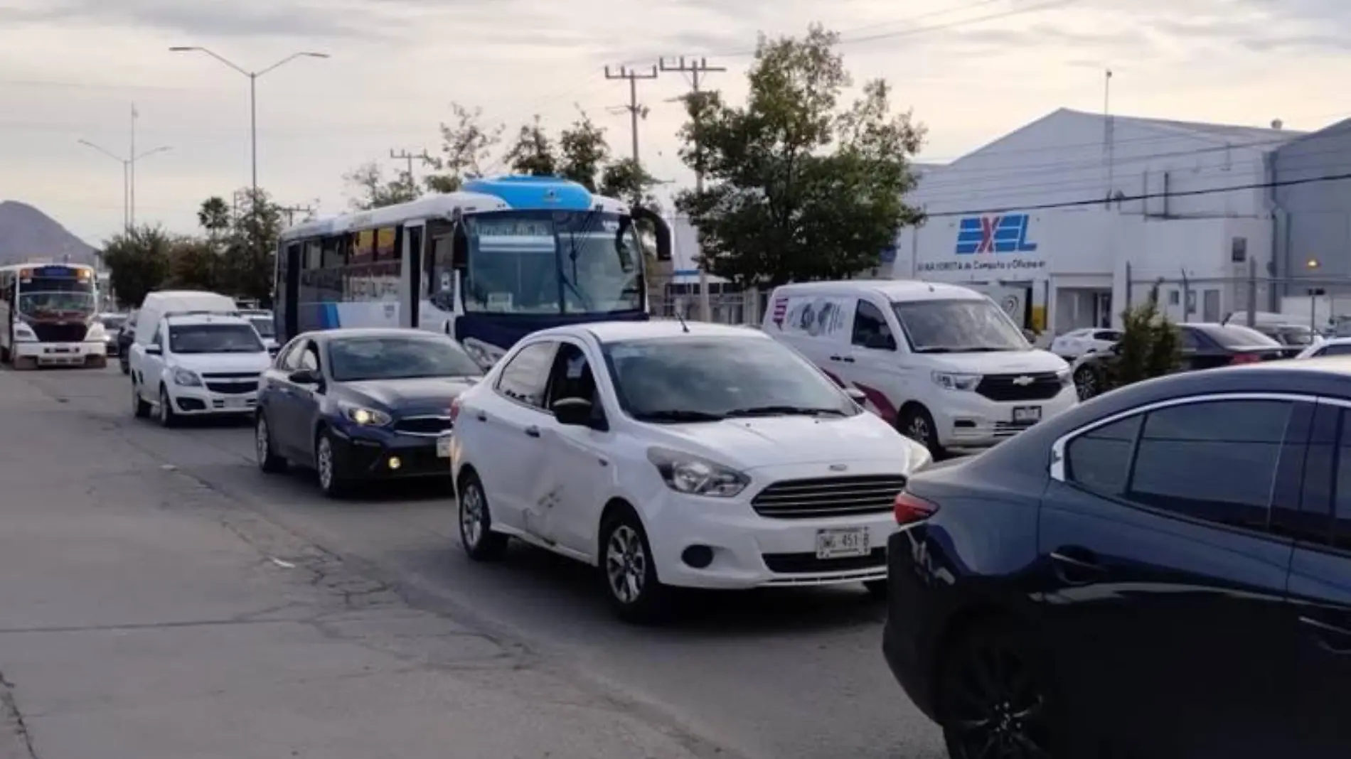 trailer arrolla a hombre en la heroico colegio militar